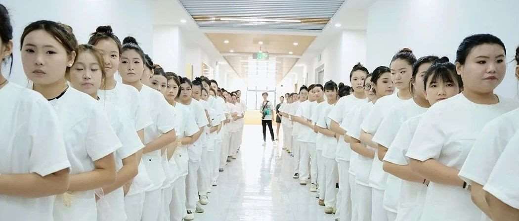 花都学校生日盛夏沙龙会：邂逅温暖，共赴成长之约